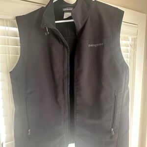 Large Patagonia Men's Black Polartec Softshell Vest with Zip Pockets